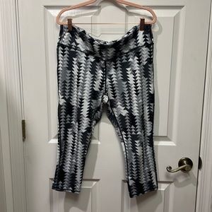 GAP Workout Capri Leggings